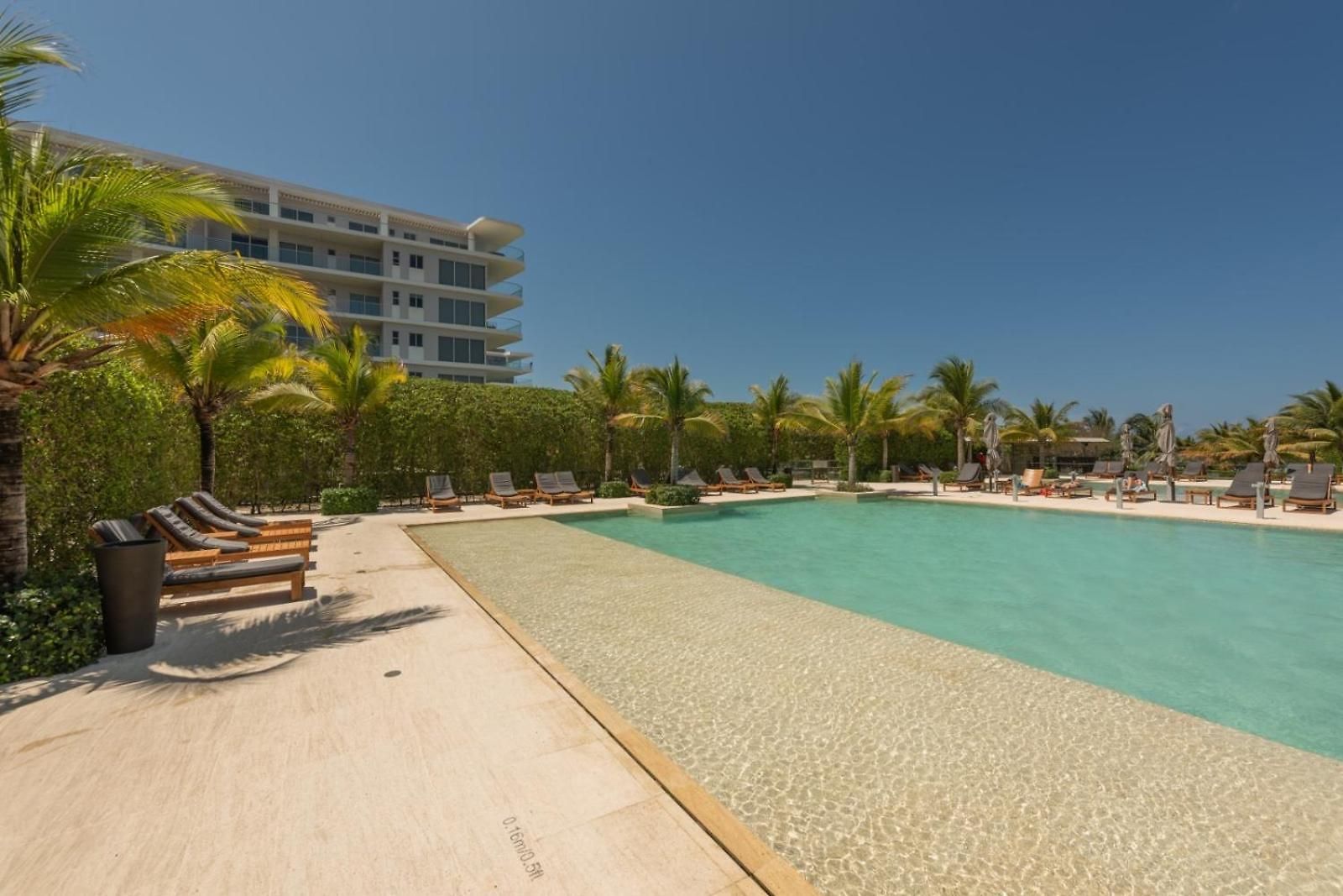 Frente Al Mar, Con Playa Y 4 Piscinas En Apartamento