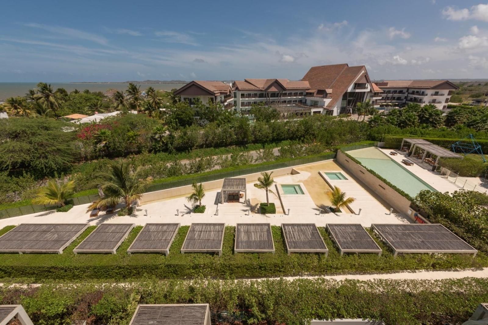 Frente Al Mar, Con Playa Y 4 Piscinas En Apartamento Cartagena