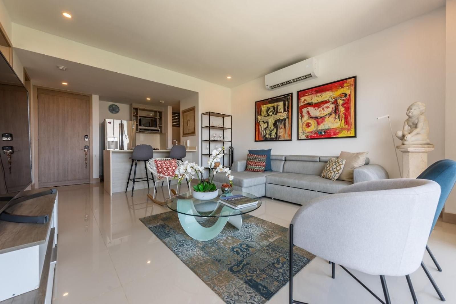 Frente Al Mar, Con Playa Y 4 Piscinas En Apartamento *