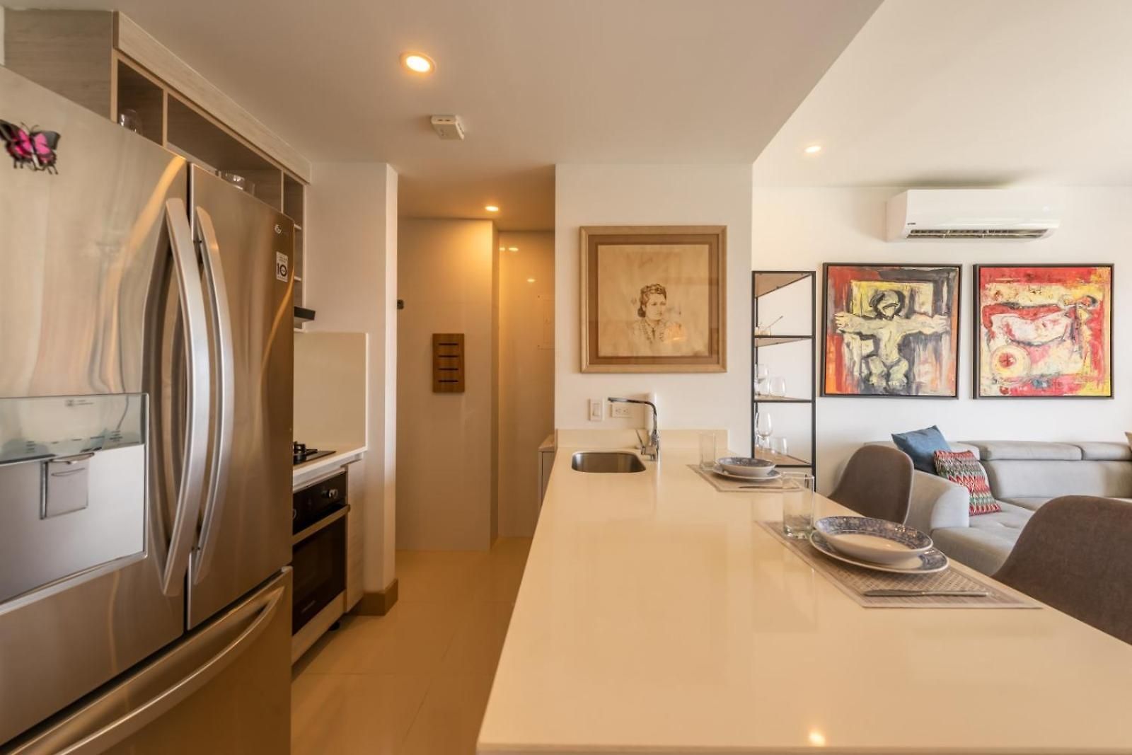 Apartamento Frente Al Mar, Con Playa Y 4 Piscinas En Cartagena