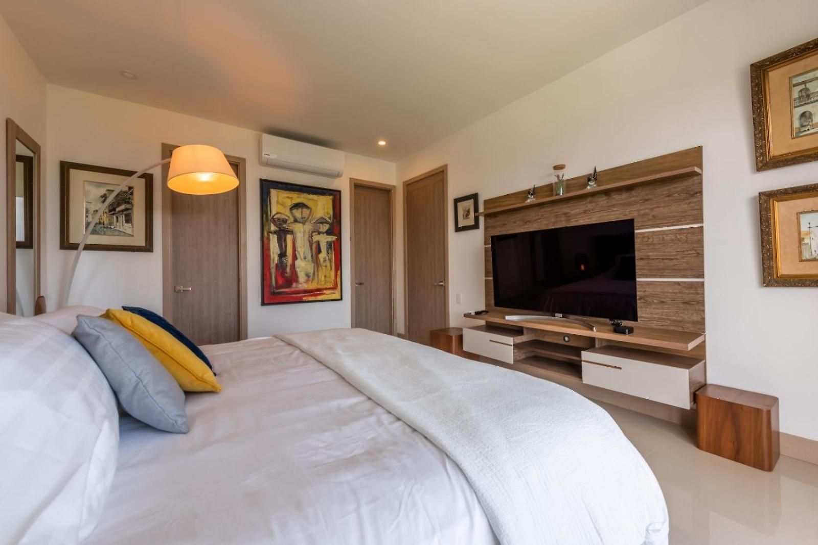 Frente Al Mar, Con Playa Y 4 Piscinas En Apartamento Cartagena