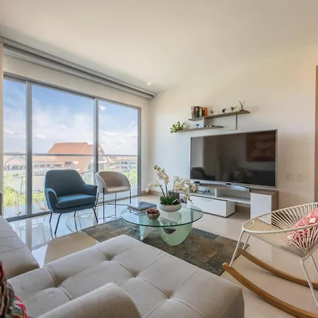 Frente Al Mar, Con Playa Y 4 Piscinas En Apartamento *