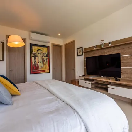 Frente Al Mar, Con Playa Y 4 Piscinas En Apartamento Cartagena