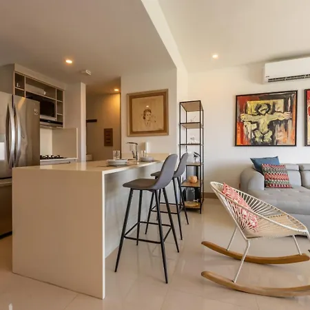 Apartamento Frente Al Mar, Con Playa Y 4 Piscinas En *