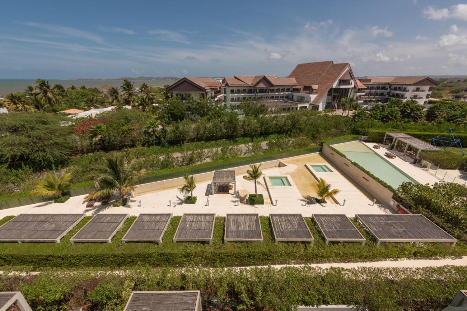 Frente Al Mar, Con Playa Y 4 Piscinas En Apartamento Cartagena