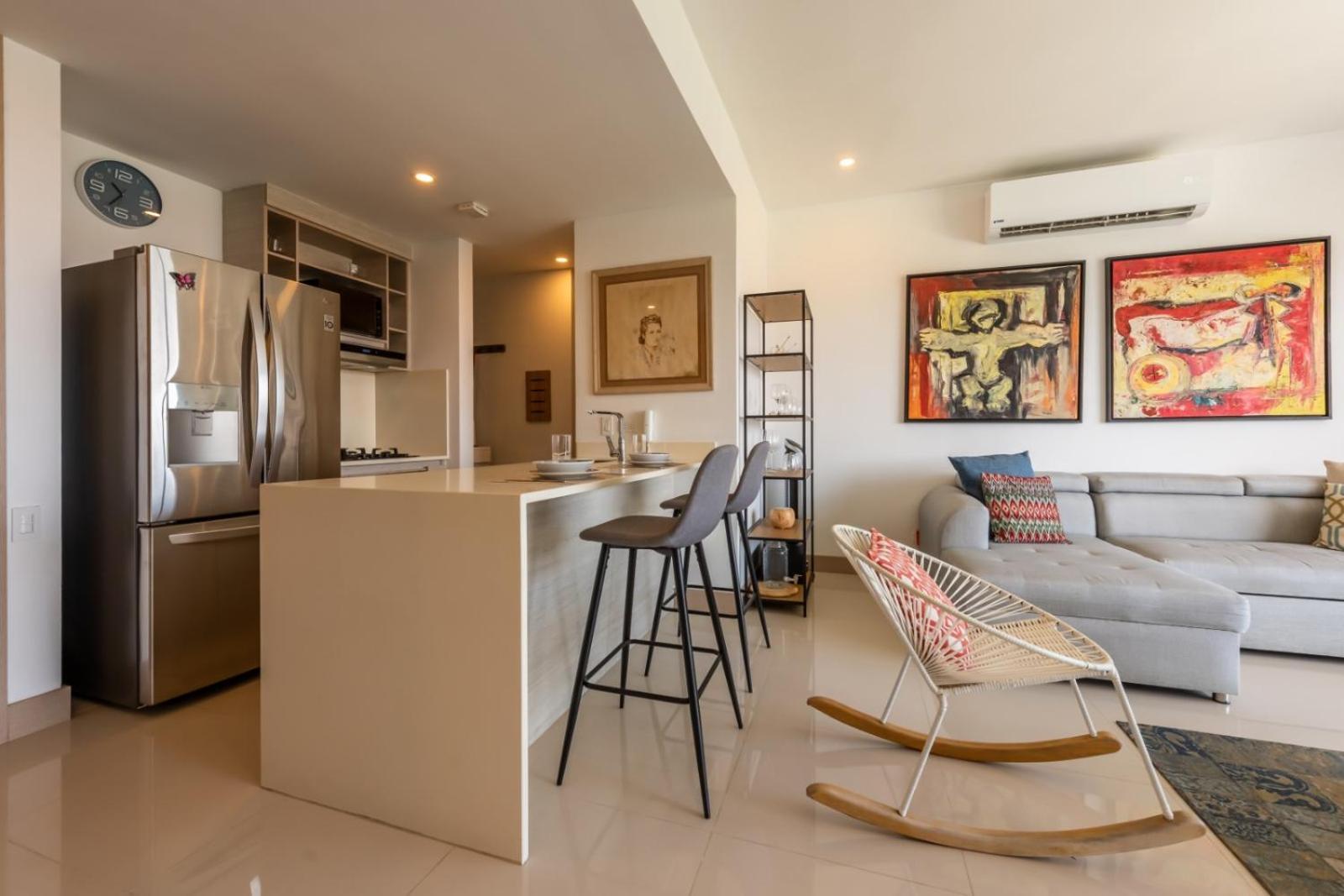 Apartamento Frente Al Mar, Con Playa Y 4 Piscinas En *