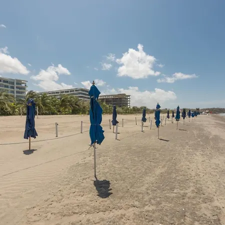 Frente Al Mar, Con Playa Y 4 Piscinas En Apartamento Cartagena
