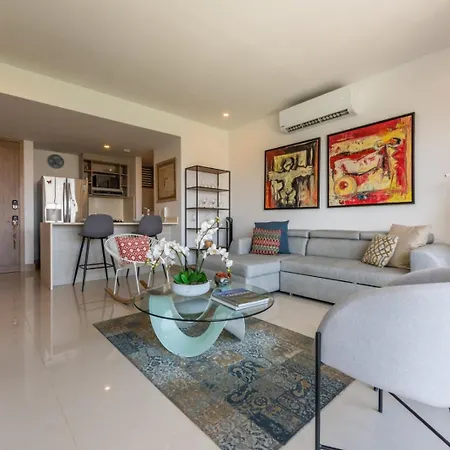 Frente Al Mar, Con Playa Y 4 Piscinas En Apartamento *