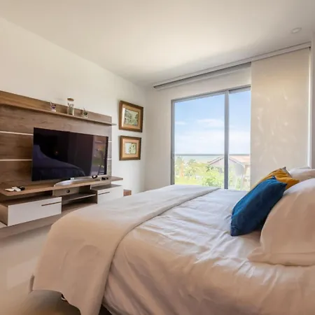 Frente Al Mar, Con Playa Y 4 Piscinas En Apartamento Cartagena