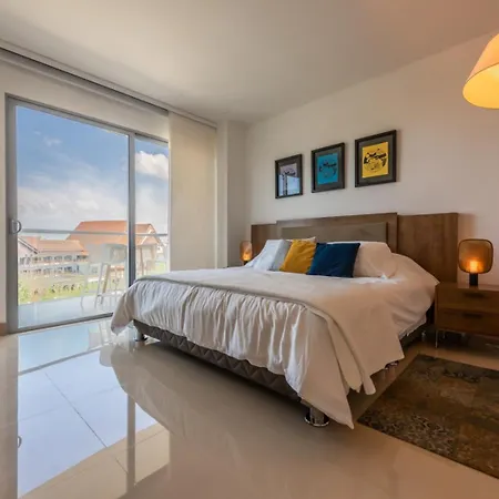 Frente Al Mar, Con Playa Y 4 Piscinas En * Cartagena
